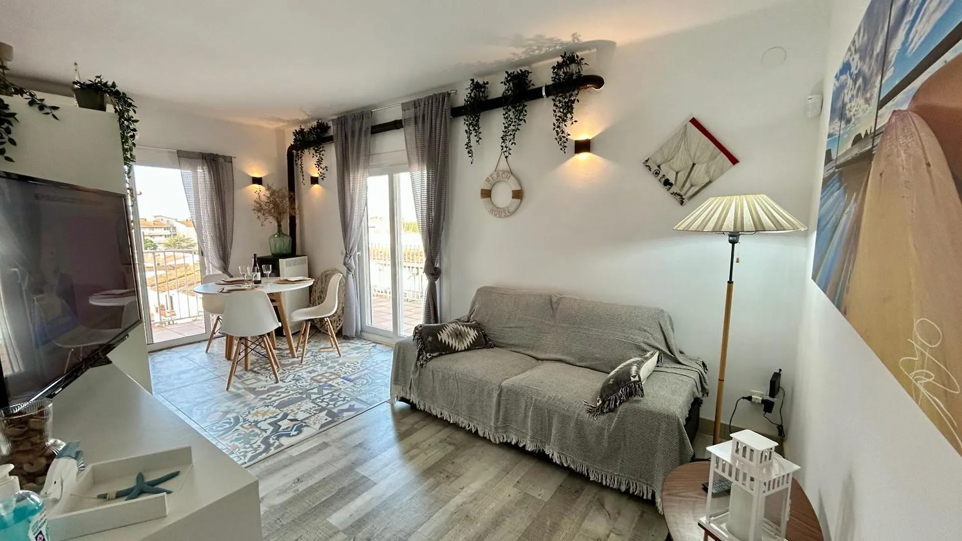 레스타르티트 Atico Grecia 아파트